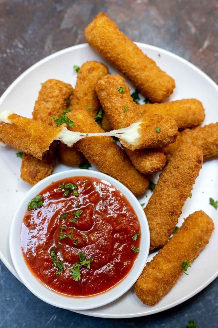 Mozzarella Sticks (8 Pcs)
